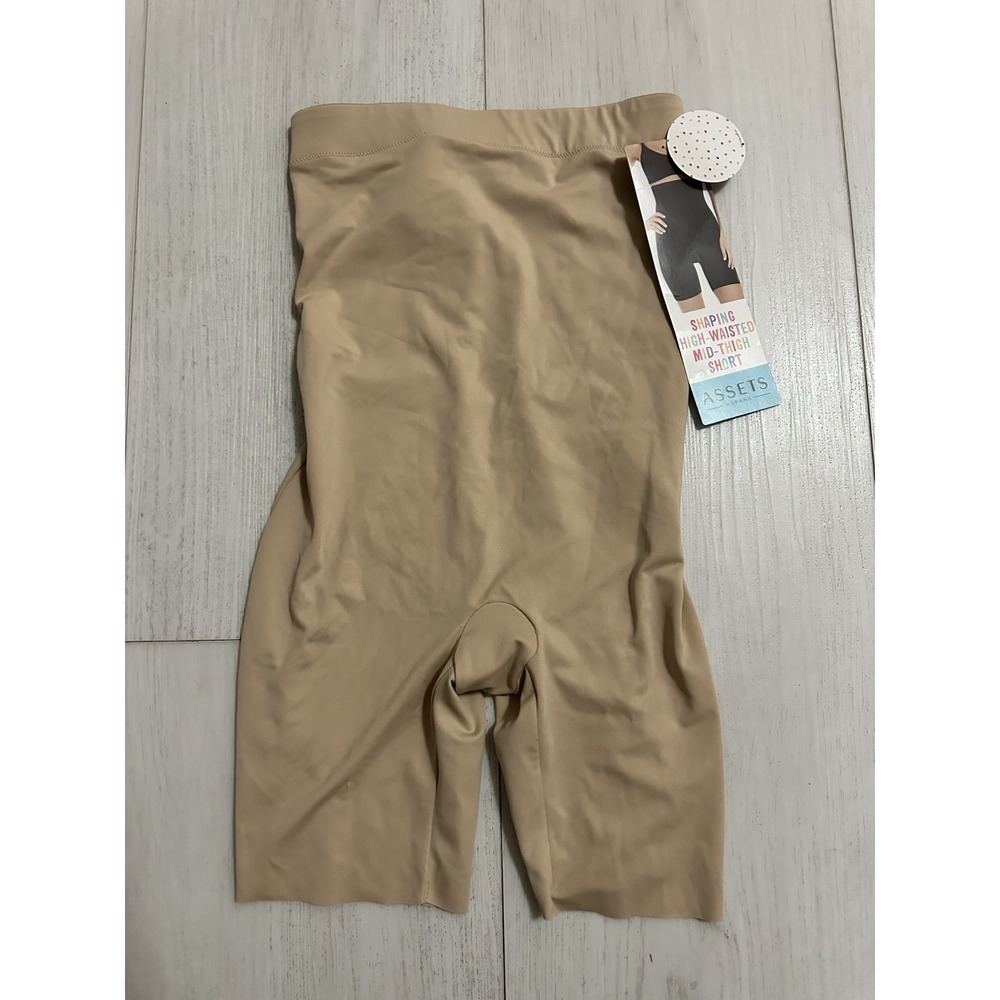 NWT Assets by SPANX Shaping High Waisted Mid-Thigh Short Sz M Pure Beige 10226R